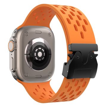 Hollow Silicone Strap Apple Watch Series 10 46mm / Ultra 2 / Ultra 49mm / 9 8 7 45mm / SE (2023) SE (2022) SE 6 5 4 44mm / 3 2 1 42mm - Orange+Black Buckle