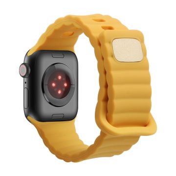 Apple Watch Series 8 (41mm) silikoninen ranneke painikkeella - Keltainen